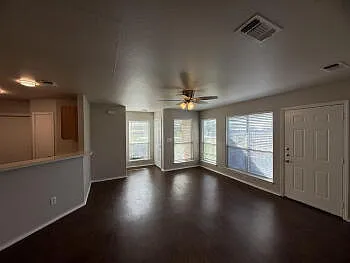 3 bed, 1176 sqft, $1,295 — Photo 3