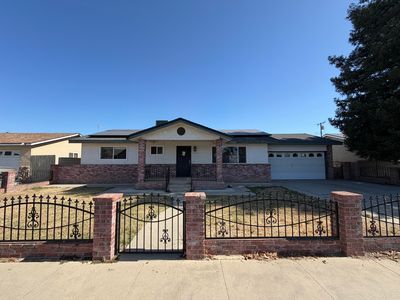 1442 W Oakland Avenue, Tulare, CA, 93274
