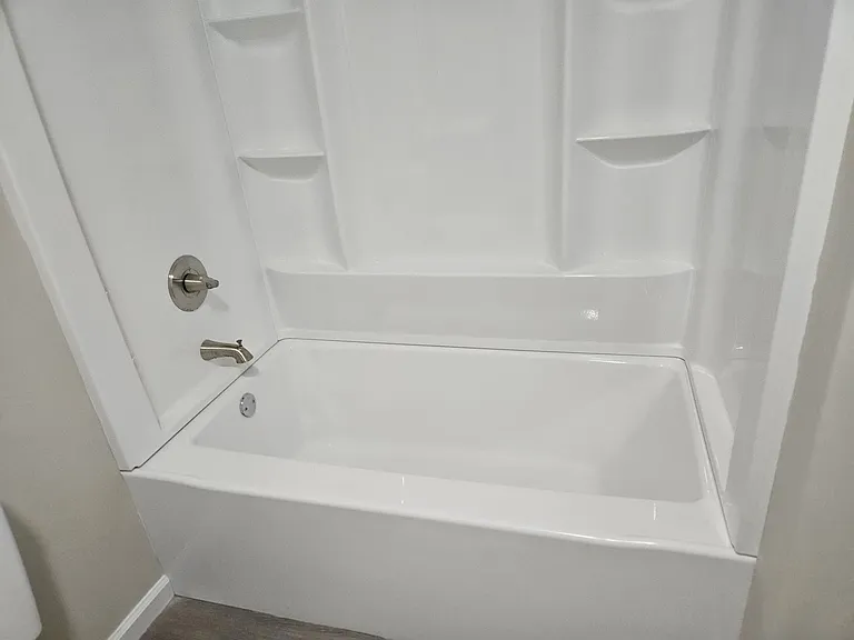 1068 Lakeland Dr — Photo 37