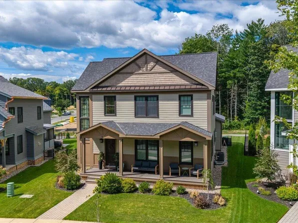 31 Oak Ridge Boulevard, Saratoga Springs, NY 12866