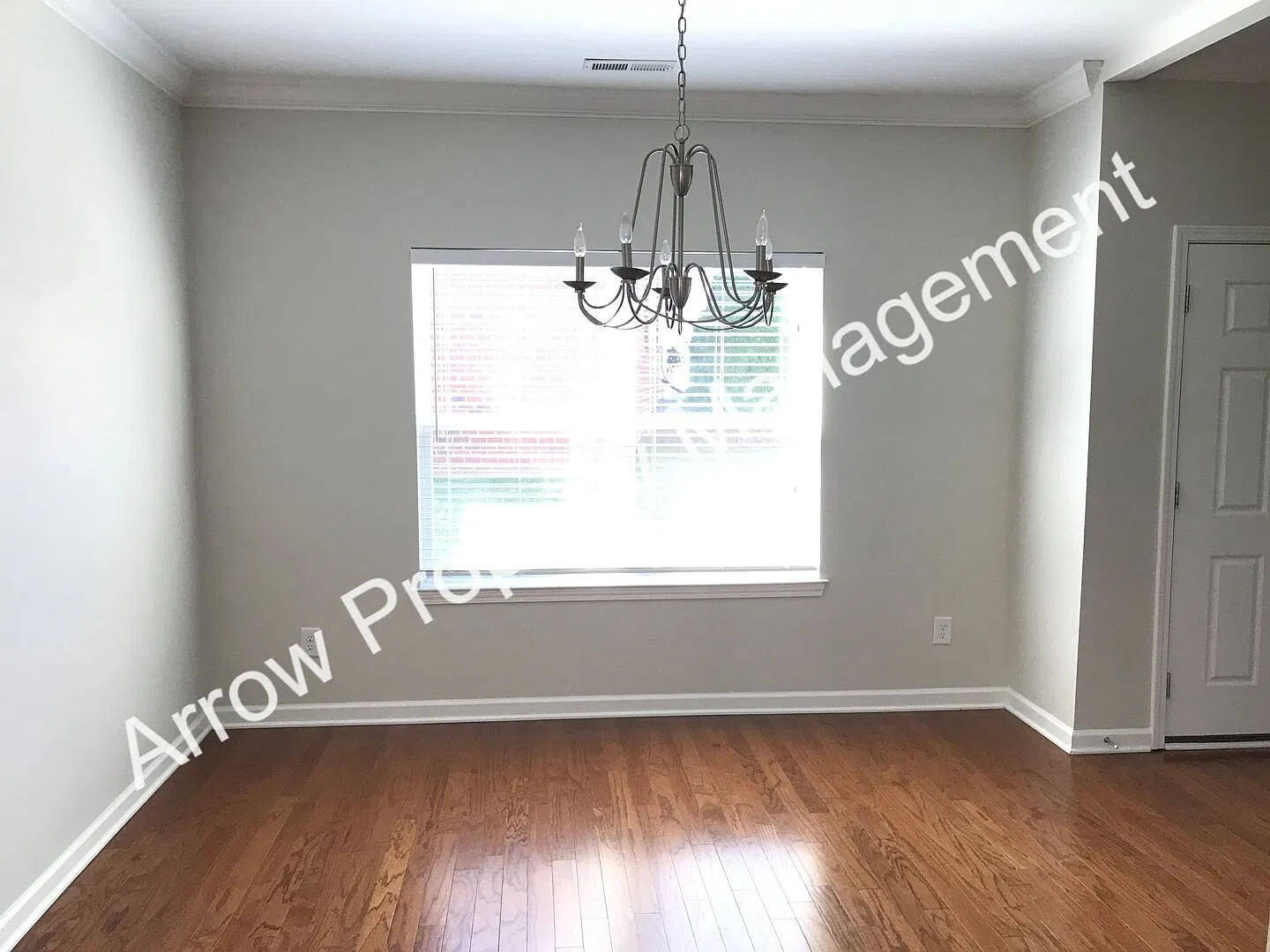 Fantastic 4 Bedroom End Unit Townhome in Fairview! — Photo 3