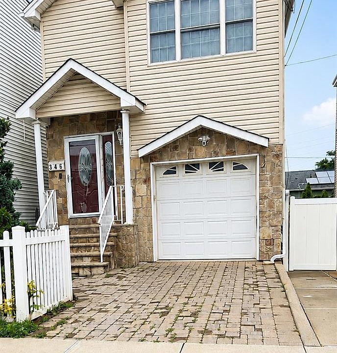 1st image of 346 Thomas St