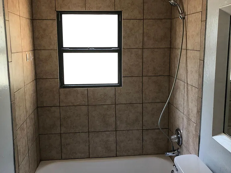 528 E Douglas Dr — Photo 11