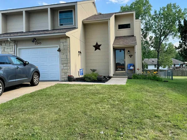 2243 SW Brandywine Ln, Topeka, KS 66614