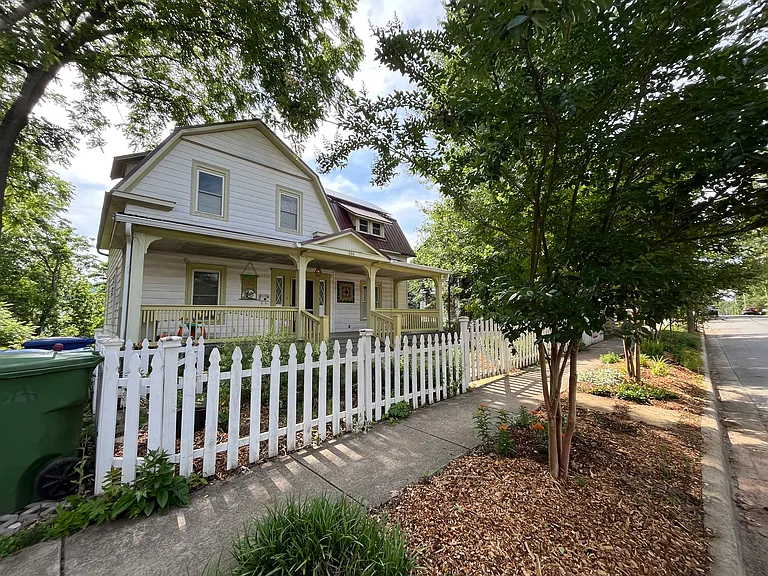 166 S French Broad Ave — Photo 24