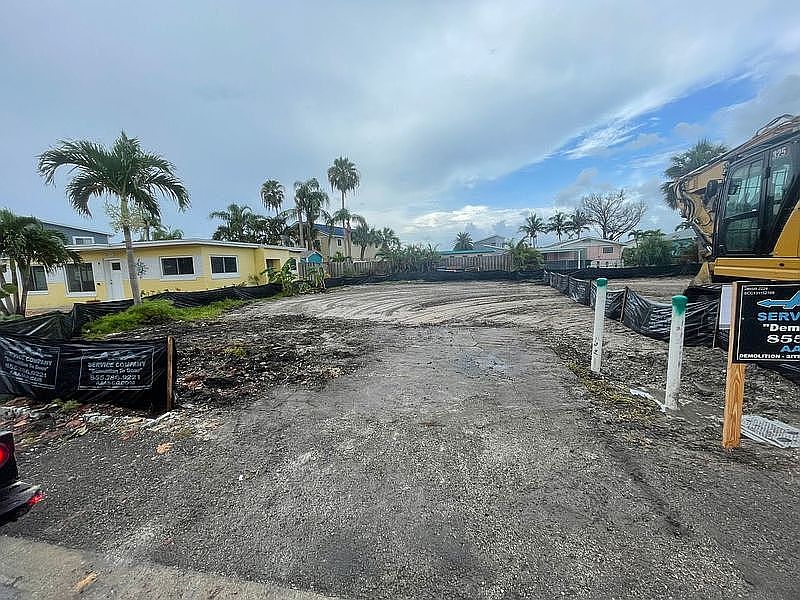 1st image of 645 182nd Ave E