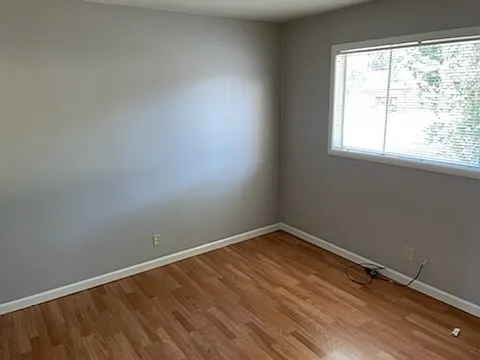 Laurel Apartments - 3 — Photo 4