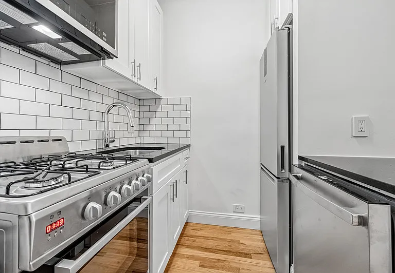 440 W 34th St #2D — Photo 4