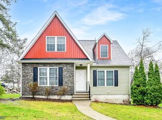 1 Butler Ln, West Milford, NJ 07480