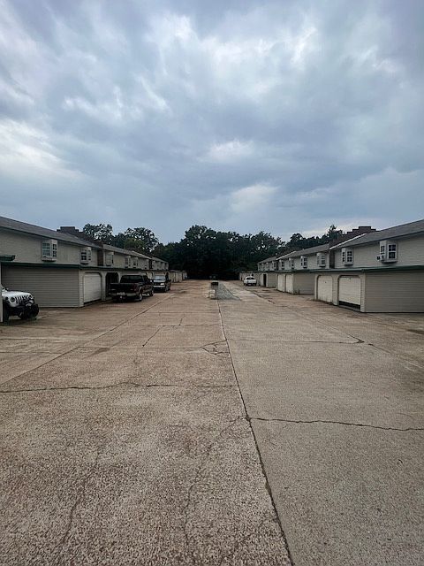 1st image of 12 Lumpkin Dr #21