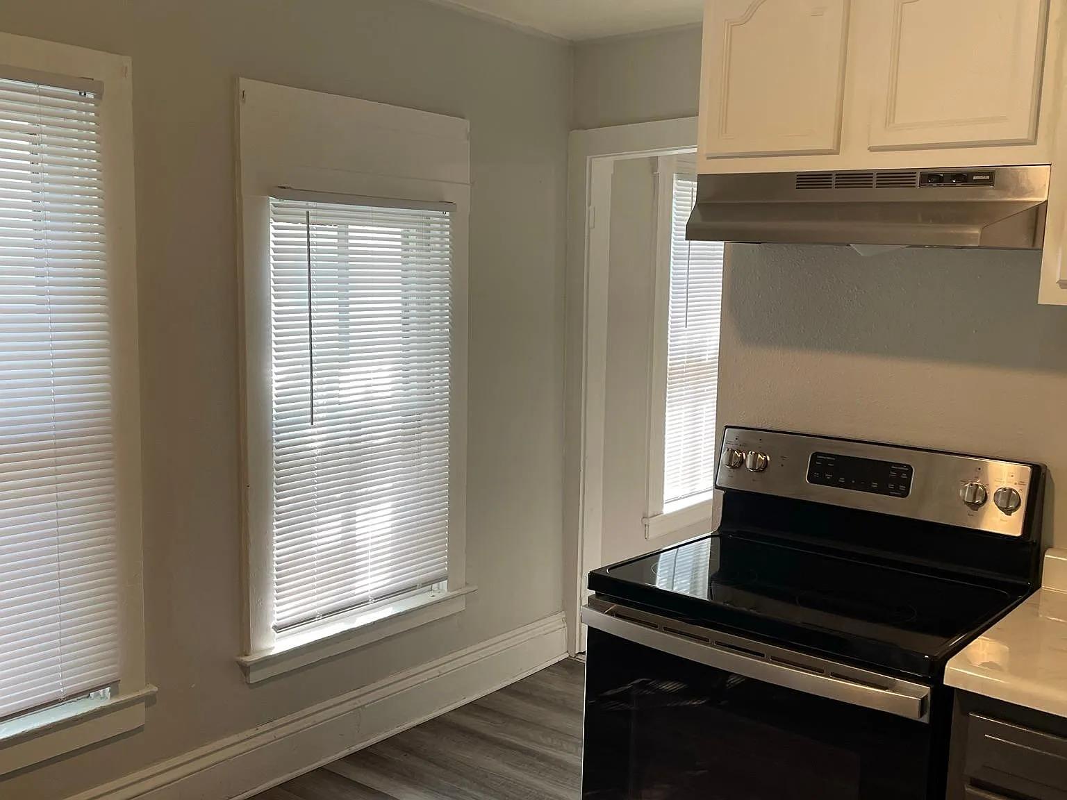 5 bed, 100 sqft, $2,835 — Photo 3