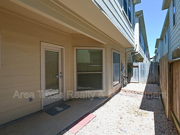 2nd image of 3819 Center Plaza Dr