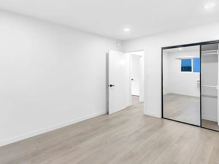 10930 Palms Blvd — Photo 13