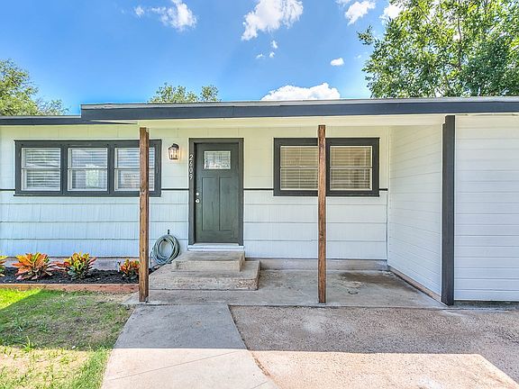 4th image of 2609 San Antonio St