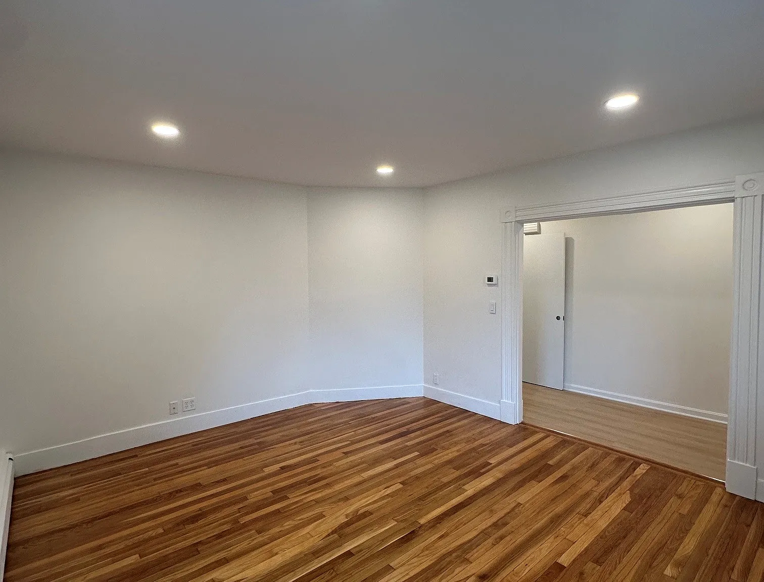 1 bed, 1000 sqft, $2,400 — Photo 3