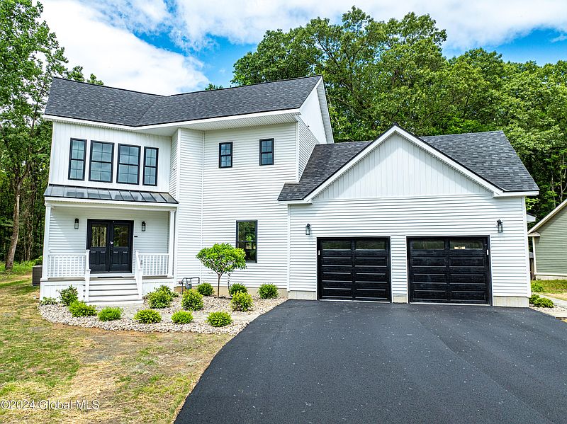 4th image of 118 Old Niskayuna Road