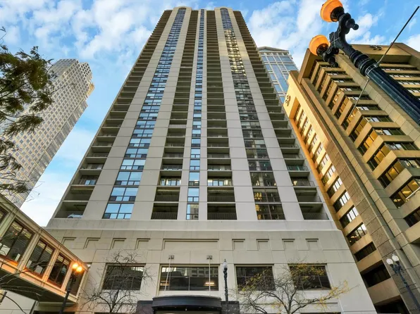 200 N Dearborn St Unit 3205, Chicago, IL 60601