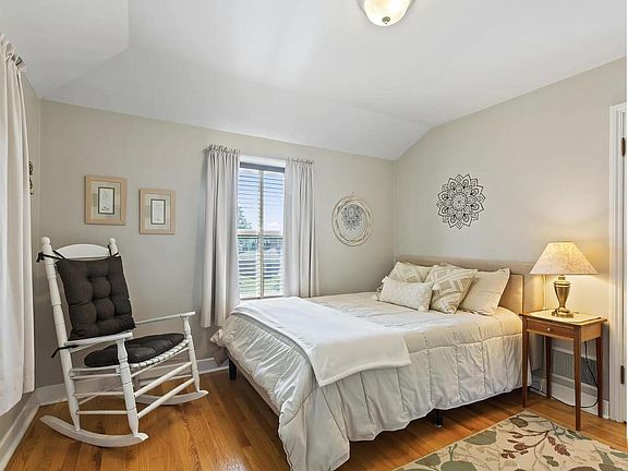 3rd image of 1544 Morgan Ave