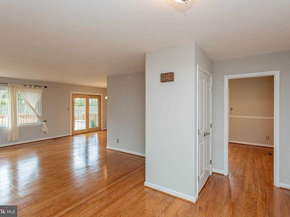 4th image of 302 Surveyors Ct SW