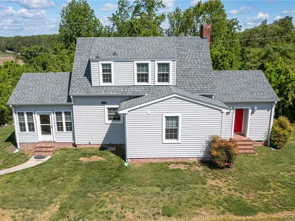 220 Tuckaway Ln, Tappahannock, VA 22560