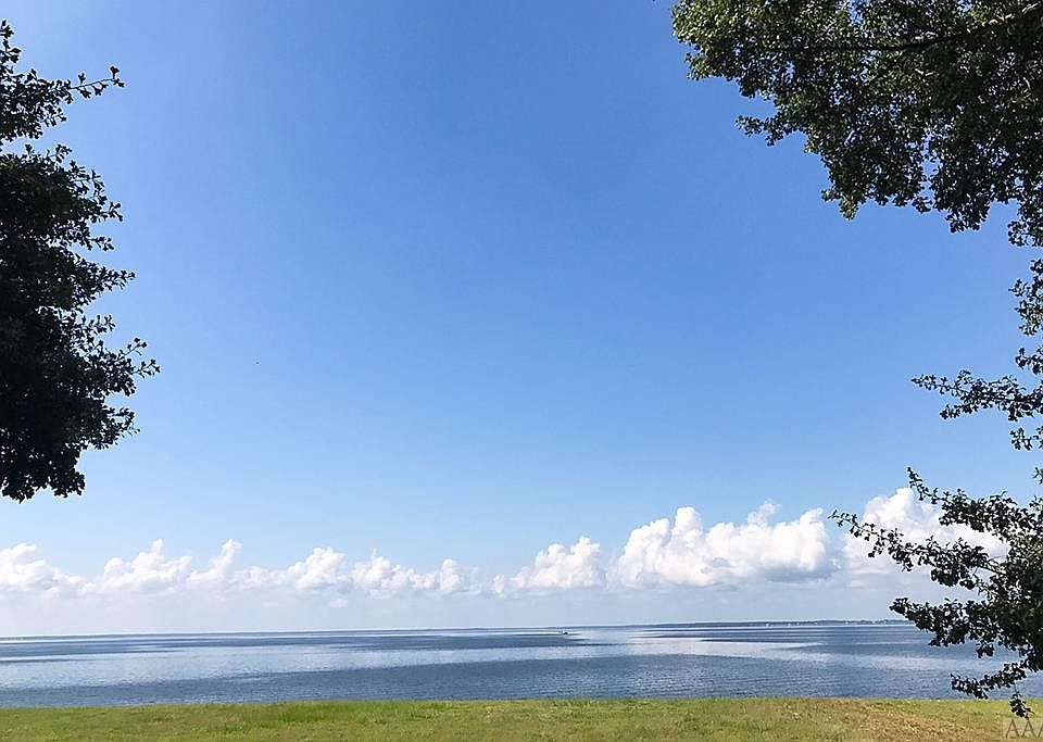 1st image of 404 Bay Point Dr