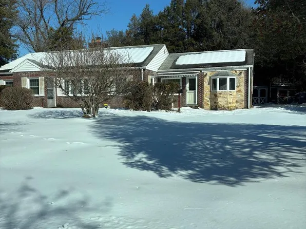 203 Rolling Green Ave, New Castle, DE 19720