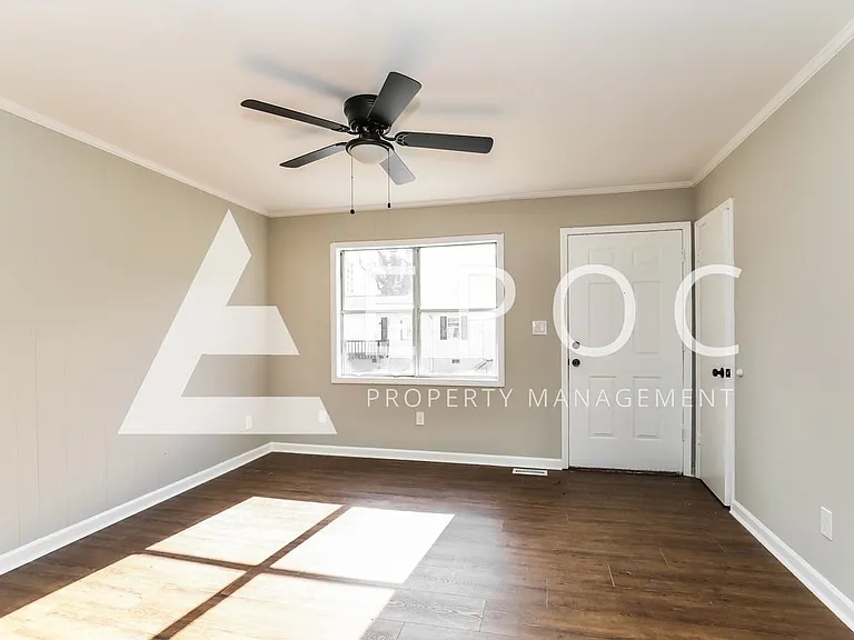 634 S Elm St #B — Photo 9