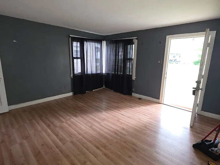 2550 E Main St — Photo 8
