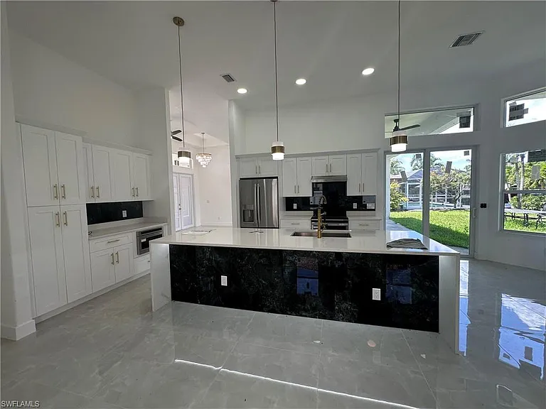 2220 SE 18th Ave — Photo 20
