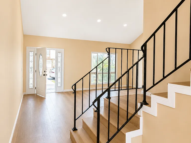 15517 Wilder Ave — Photo 3
