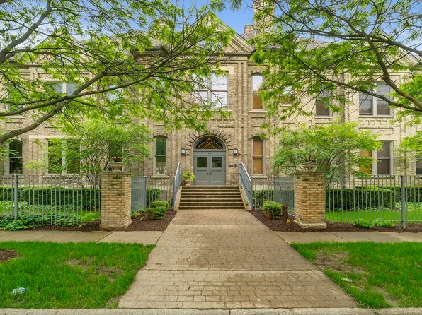 1105 Court St, Rockford, IL 61103