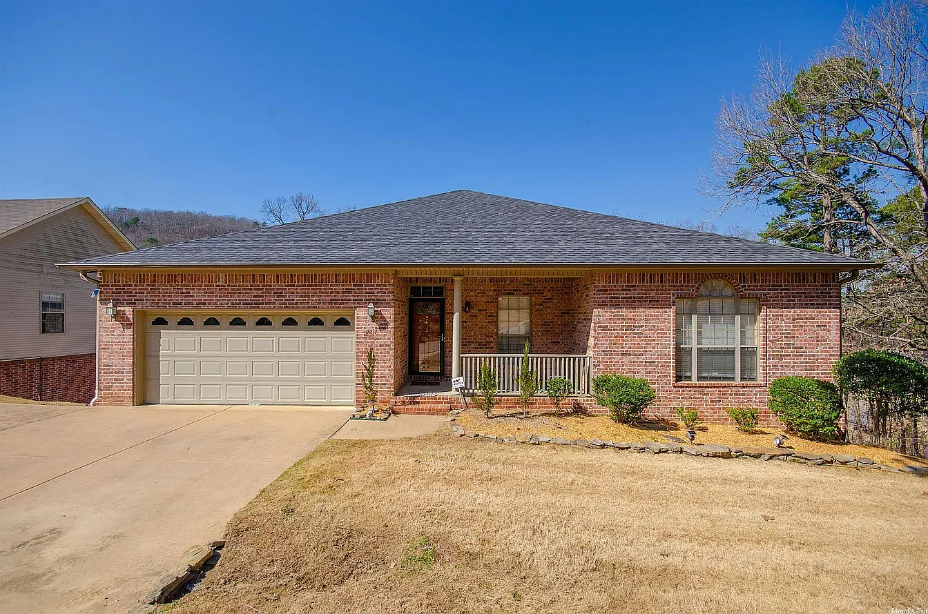 5 bed, 3530 sqft, $2,900 — Photo 2