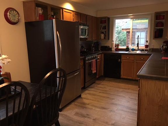 Kitchen w Stainless Steel Appliances, Gas Stove