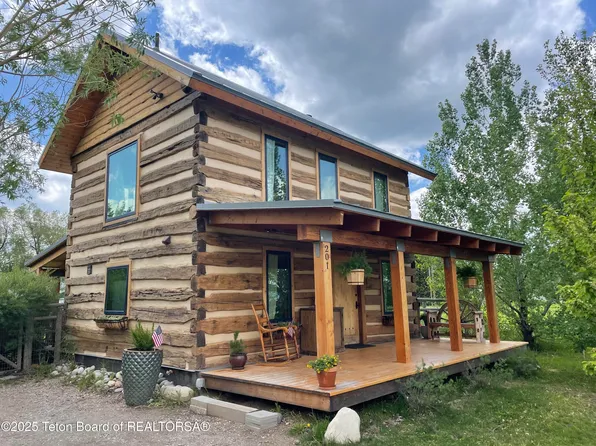 201 Blue Lake Cres, Alpine, WY 83128