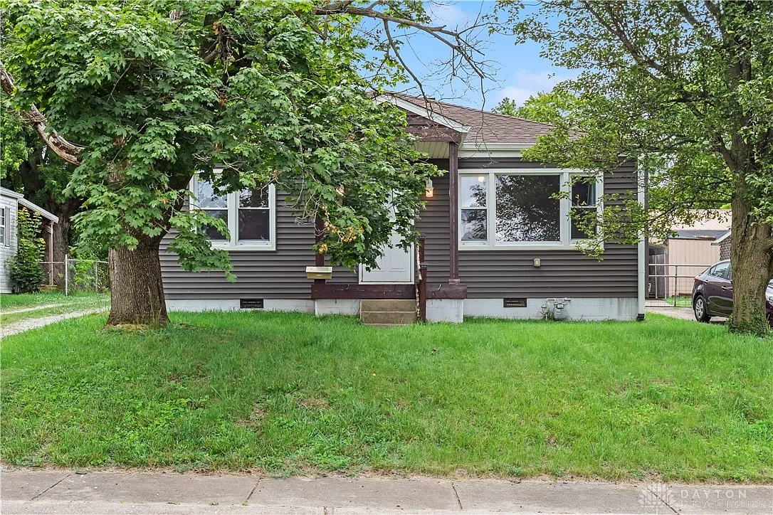 318 Sunset Dr photo 1