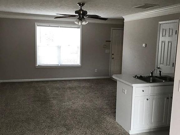 3rd image of 2814 Florence Dr