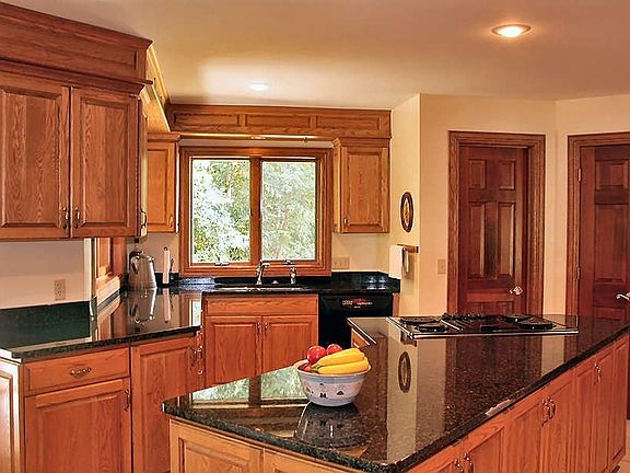 The kitchen is a cooks delight with gorgeous granite countertops 