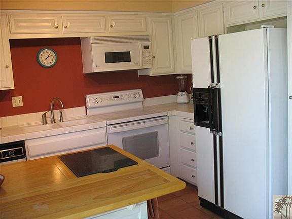 5th image of 1950 Golf Club Dr APT 2