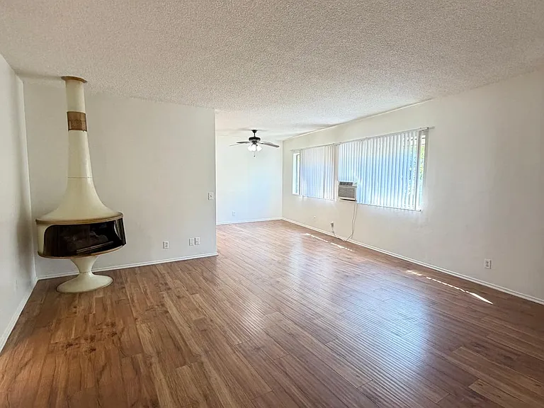 10914 National Blvd #203 — Photo 1