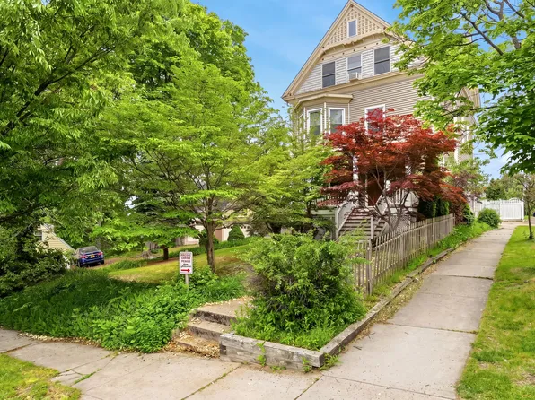 50 4th St #2, Providence, RI 02906