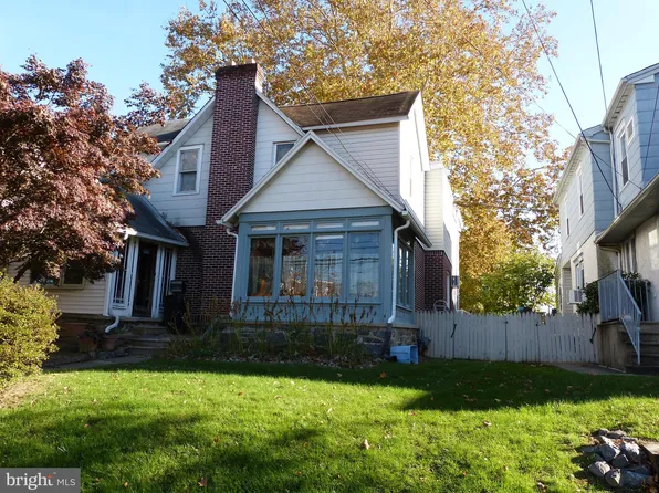 734 16th Ave, Prospect Park, PA 19076