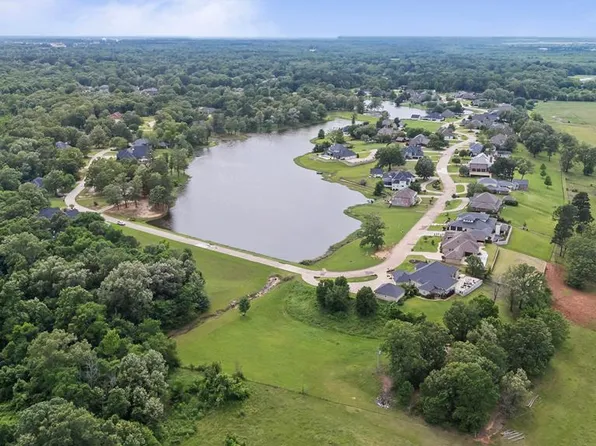 4106 Water Oak Dr, Texarkana, AR 71854
