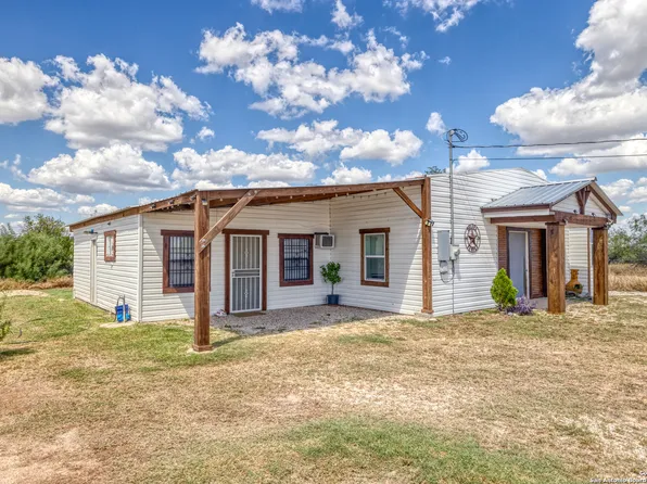 152 John Ayers, Carrizo Springs, TX 78834
