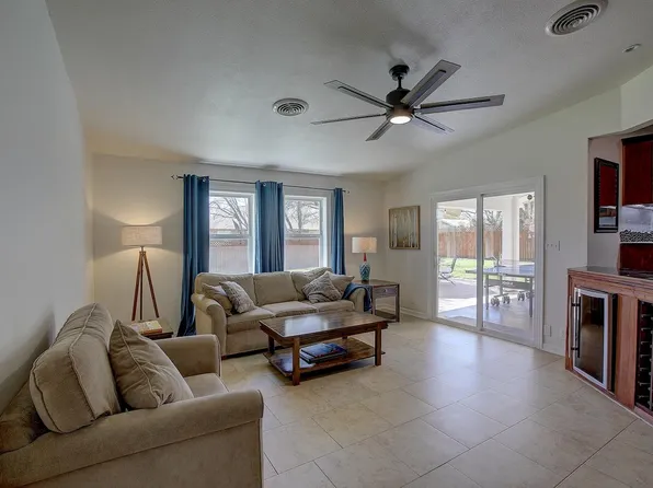1902 E 18th St, Georgetown, TX 78626