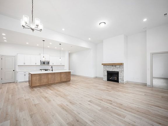 The Maidenhair - Living Room