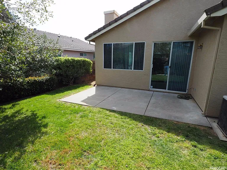 2258 Clapton Way — Photo 20