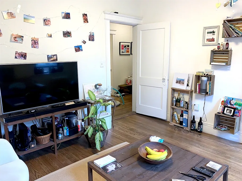 1 bed, 1.0 bath, 558 sqft, $2,400 — Photo 2