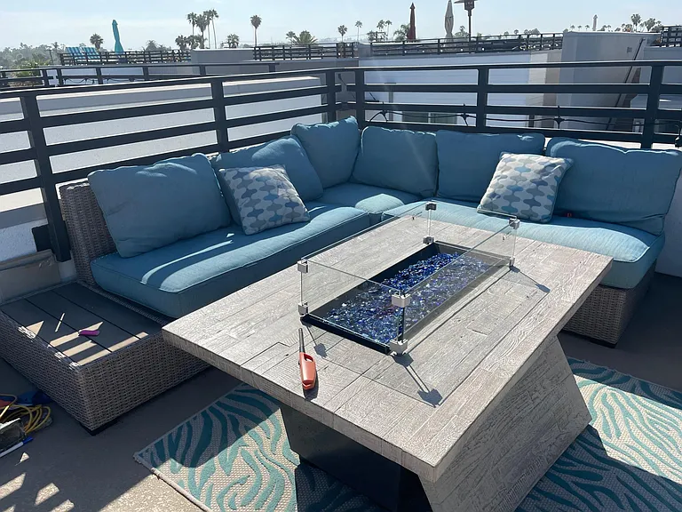 firepit and outdoor furniture included with rent