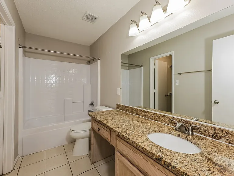 1040 Glencrest Dr — Photo 12