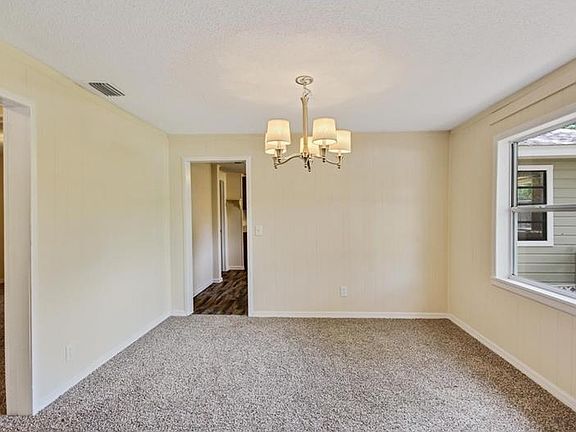 5th image of 815 Carlson Dr